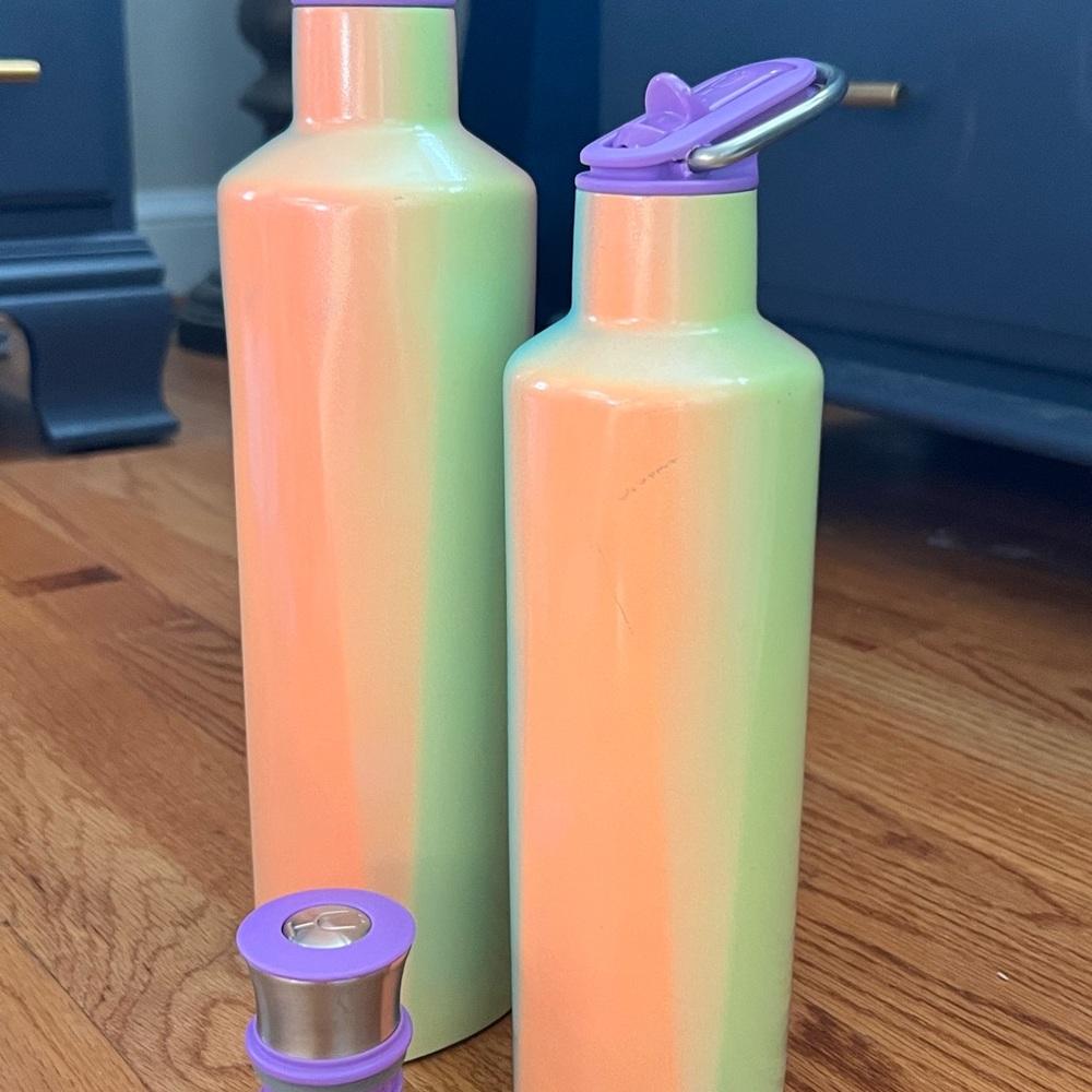 Mommy and me tie dye Brumate Rehydration bottles.